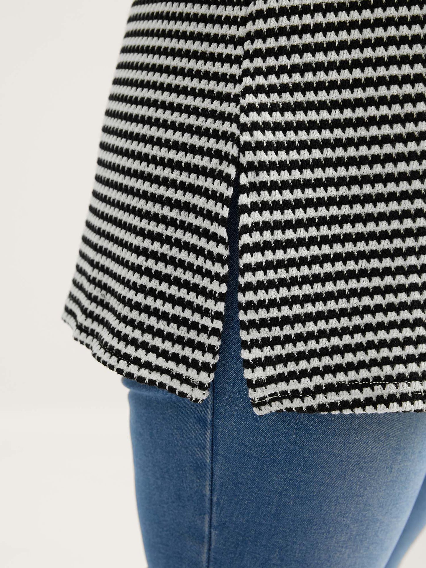 Geometric Texture Split Hem T-Shirt