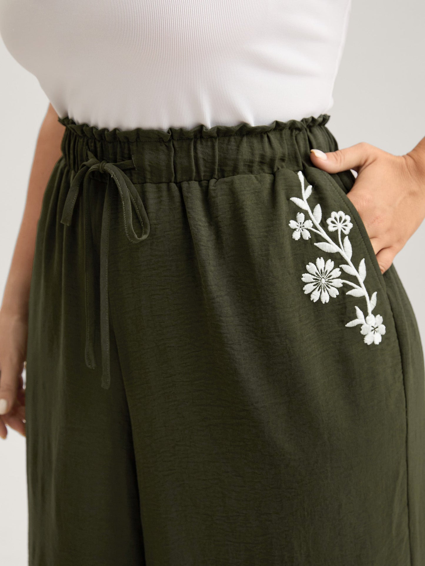 Floral Embroidered Pockets Wide-Leg Pants