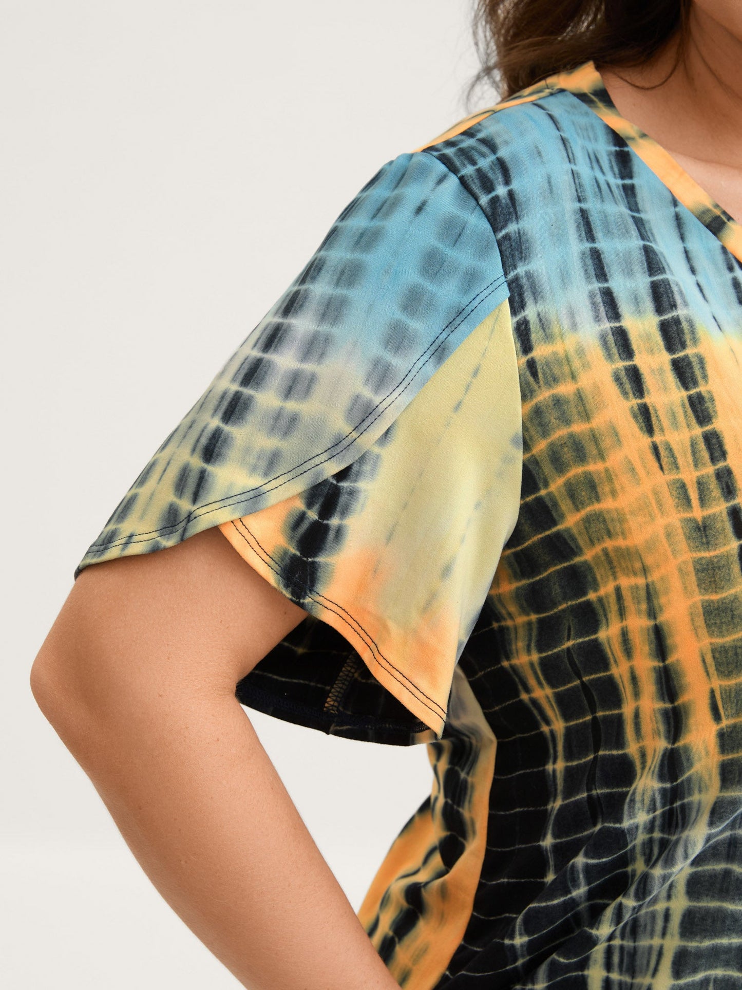 Tie-Dye Petal Sleeve V-Neck T-Shirt