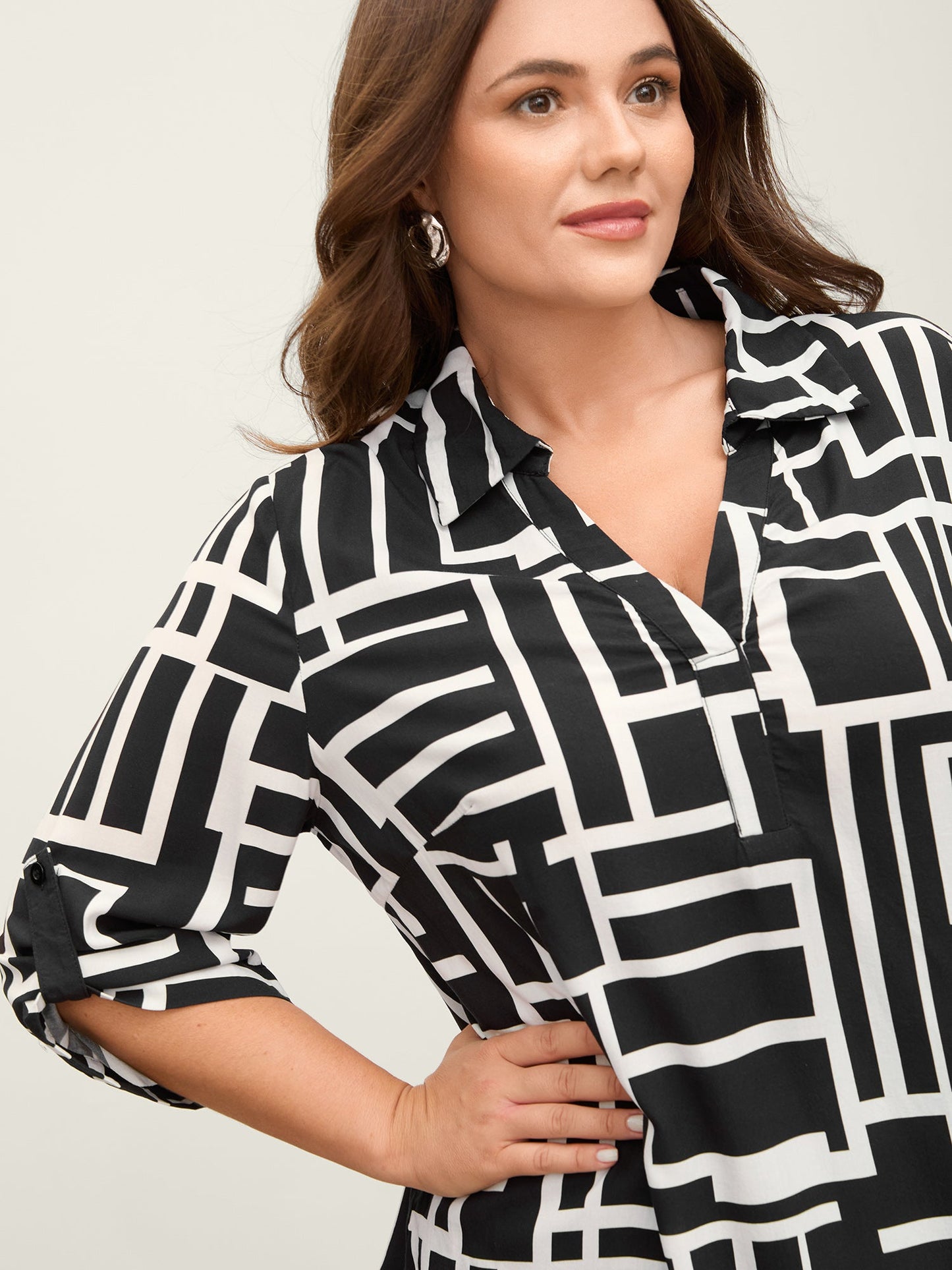 Geometric Lines Tab Sleeve Blouse
