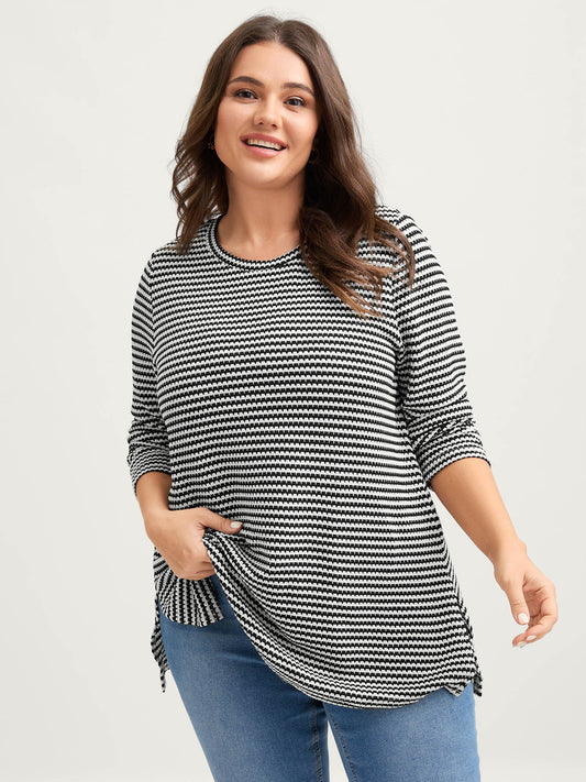 Geometric Texture Split Hem T-Shirt